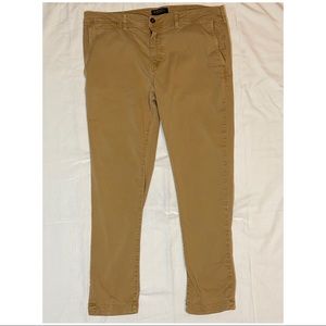 American Eagle Slim Tapered Khakis (36x30).